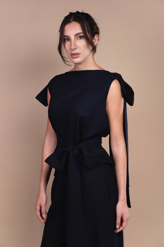 Conjunto con blusa entallada y amplios pantalones